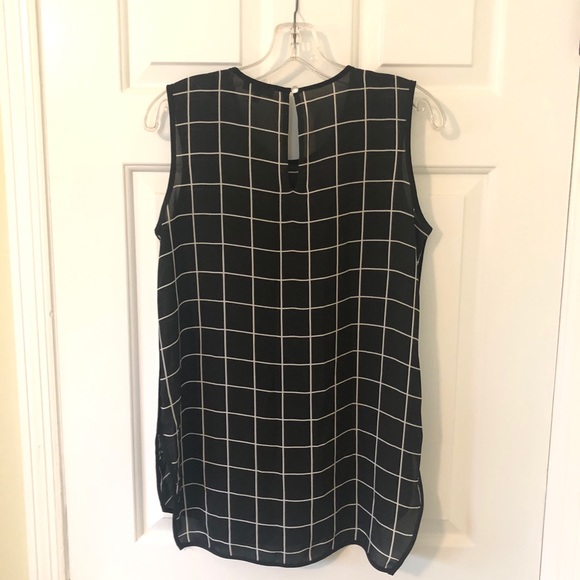 VINCE CAMUTO Keyhole Back Blouse - Picture 2 of 7